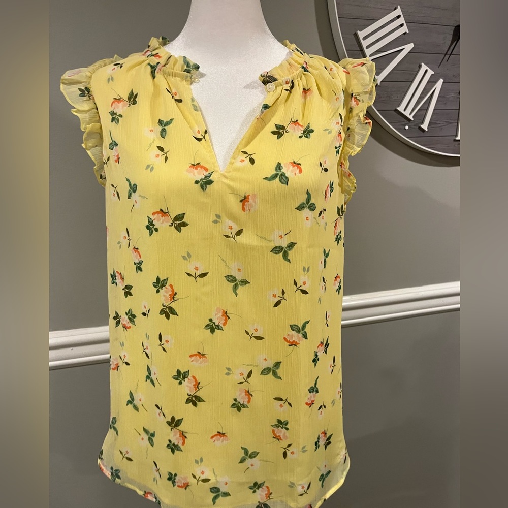 Women's Yellow with Flowers Short Sleeve Top - NWOT Size Medium - Picture 5 of 7